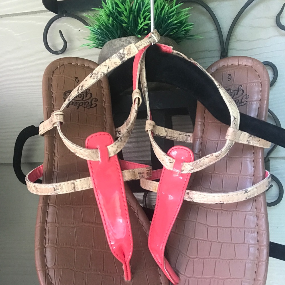 Strappy patent CORAL/tan SANDALS